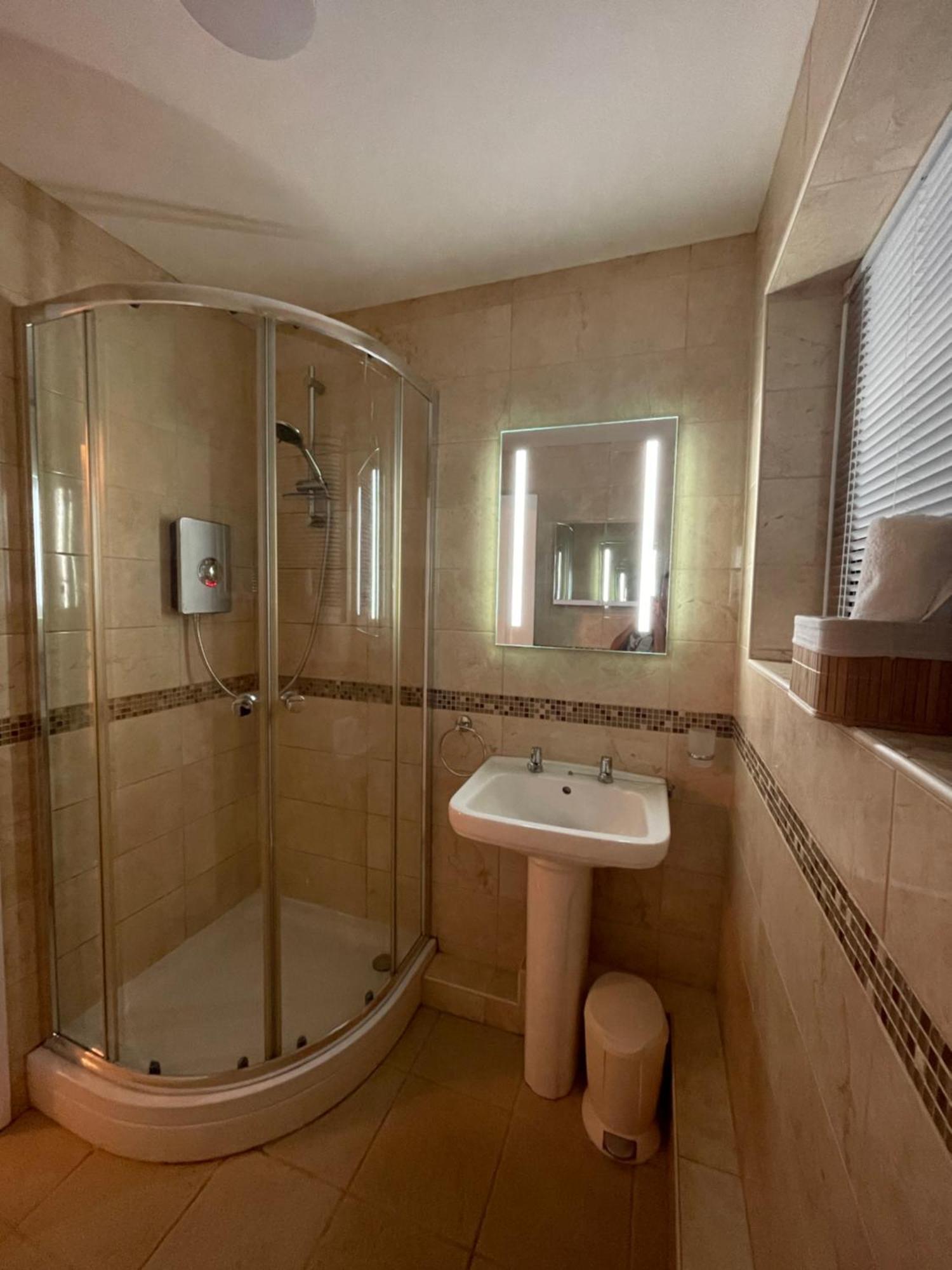 Look No Further Gorgeous Newly Renovated Contemporary Chalet Sandown Bay Holiday Centre 外观 照片