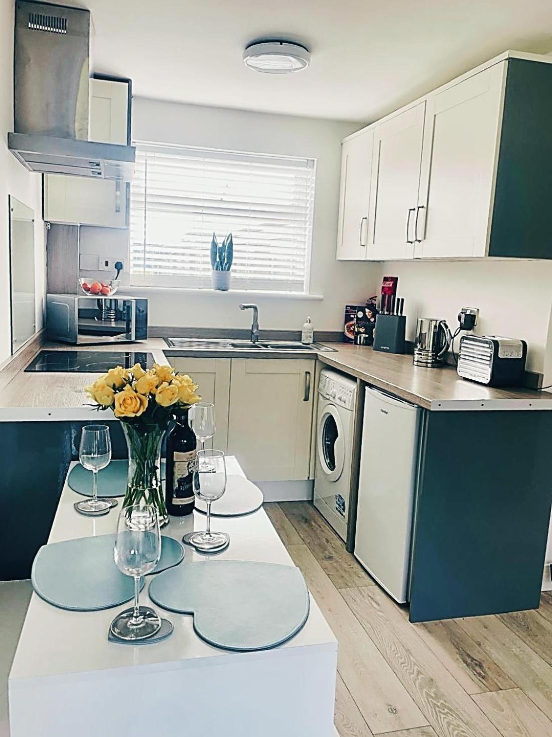 Look No Further Gorgeous Newly Renovated Contemporary Chalet Sandown Bay Holiday Centre 外观 照片